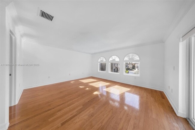 Building Photo - 21025 NE 31st Ave