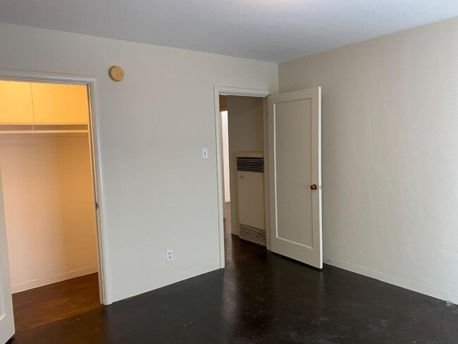 Building Photo - 515 N El Camino Real