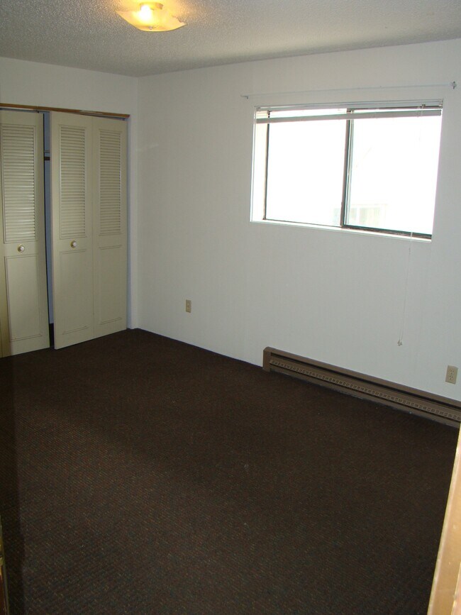 Building Photo - 630 NE Maiden Ln