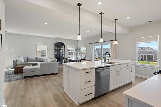 Building Photo - 680 Lady Fern Dr