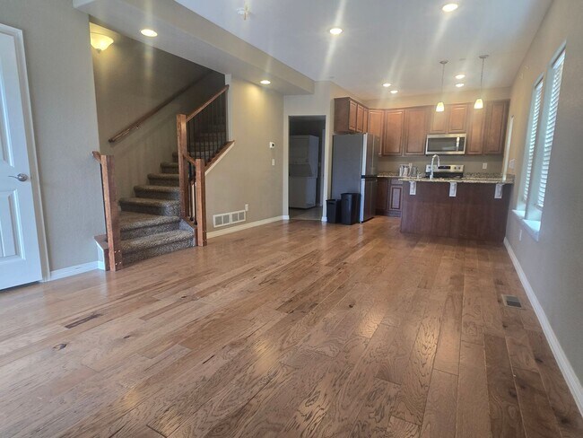 Building Photo - Updated 3 Bedroom Townhouse Across From Horsetooth Reservoir!