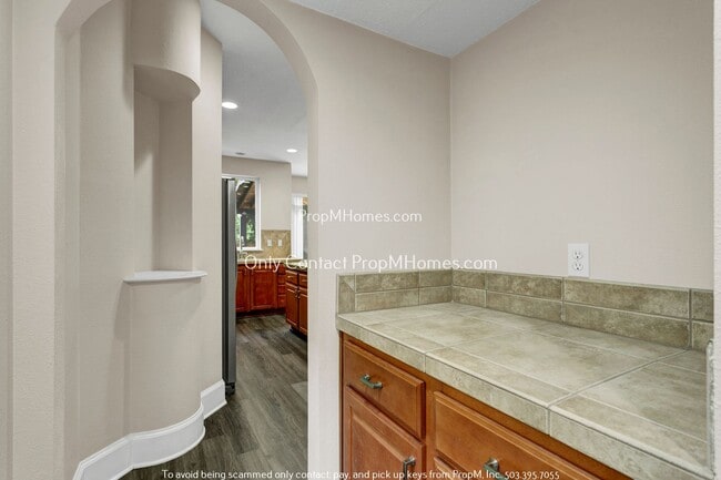 Building Photo - Beautifully Updated Home in Desirable Clackamas! + Solar