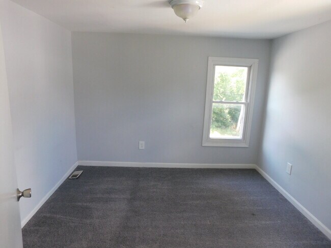 Building Photo - 405 N Washington Ave