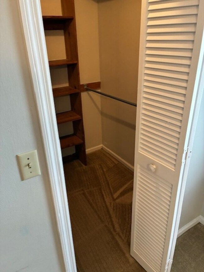 Building Photo - 114 N Woodvalley Dr