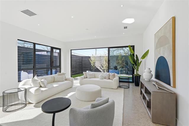 Building Photo - 6801 Tyree St