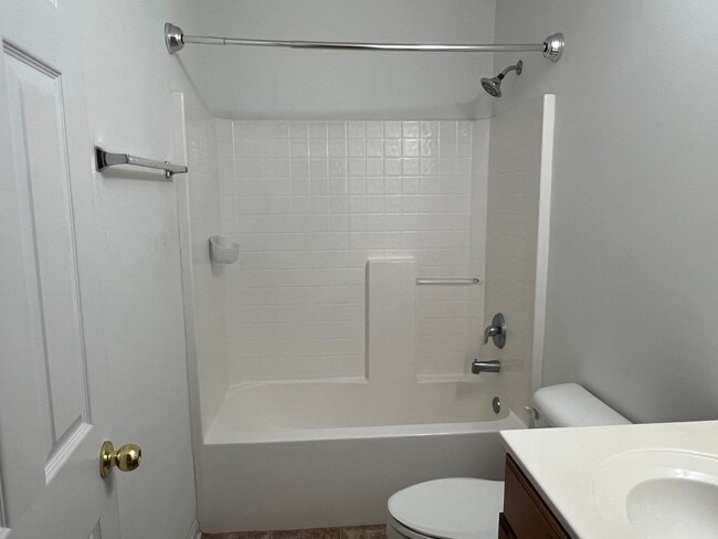 Building Photo - Nice Home in Pinecrest!
