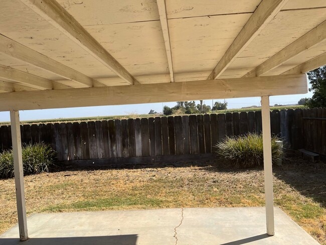 Building Photo - NOW AVAILABLE!! Very Nice Home In Gustine