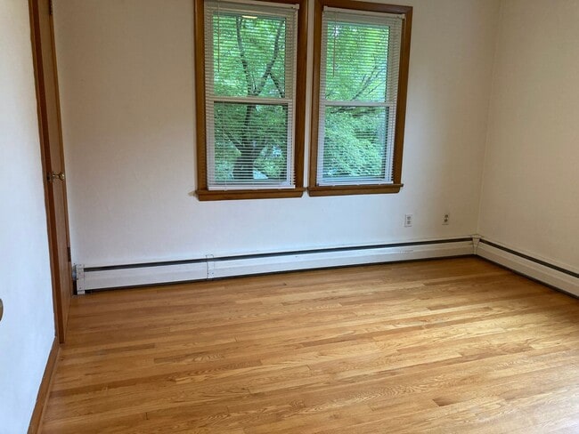 Building Photo - Lease Details for 2025 Start Date ONLY - No Students Permitted