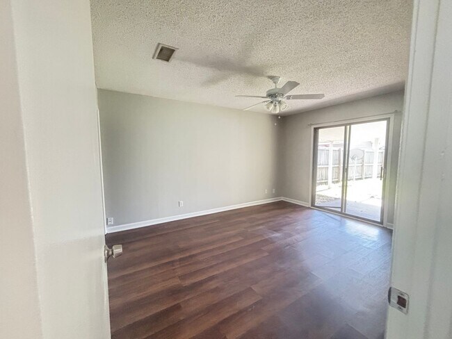 Building Photo - PET-FRIENDLY, THREE-BEDROOM IN SURFSIDE BEACH'S CAROPINES COMMUNITY IS AVAILABLE NOW!