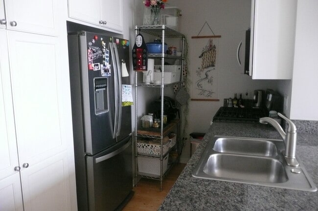 Building Photo - 1255 S State St