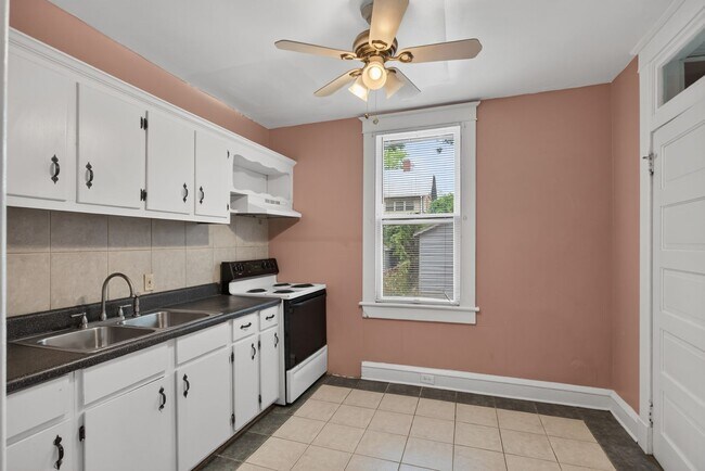 Building Photo - 325 50th St