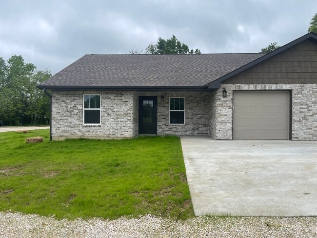 Building Photo - Cedar Circle Duplexes