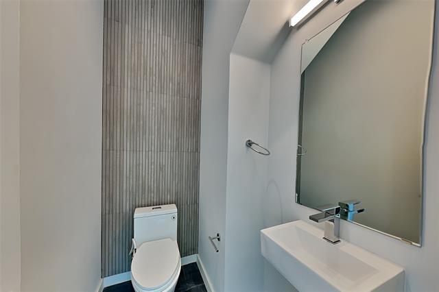 Building Photo - 904 Blackland Ct