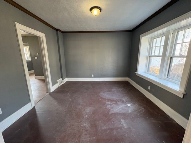 Building Photo - Charming 5-Bedroom Home with Eat-In Kitchen Nook & Bonus Sunroom