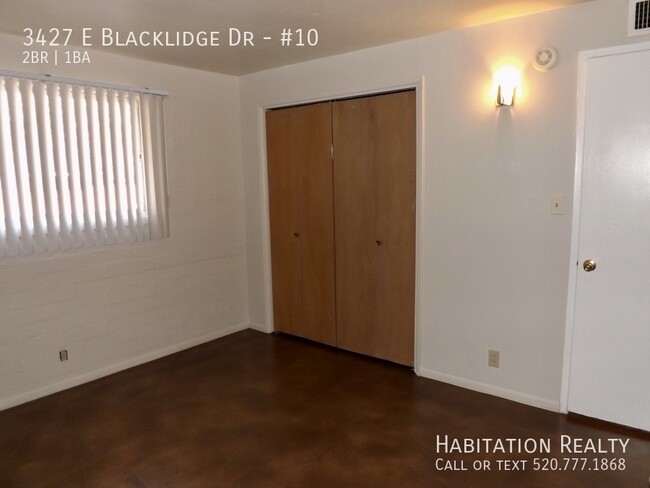 Building Photo - Lovely 2Bed/1Bath with a Community Pool in...