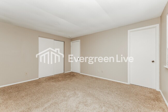 Building Photo - 8810 Foxgate Ct