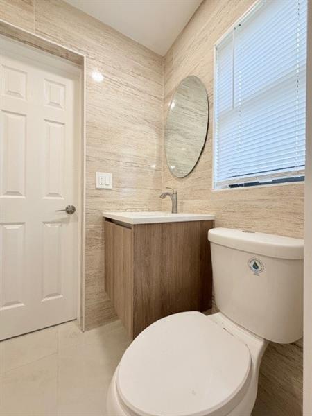 Building Photo - 53 NE 16th Pl