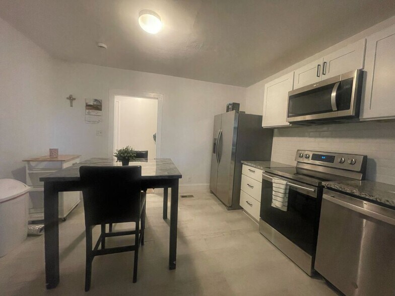 Building Photo - 9611 3rd View St