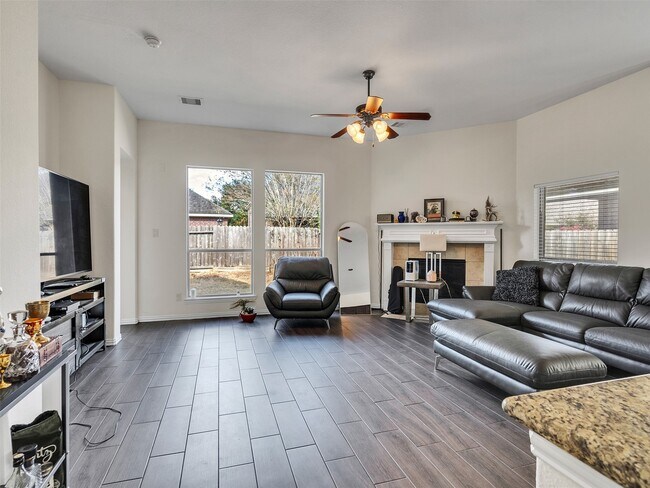 Building Photo - 24514 Bella Florence Dr