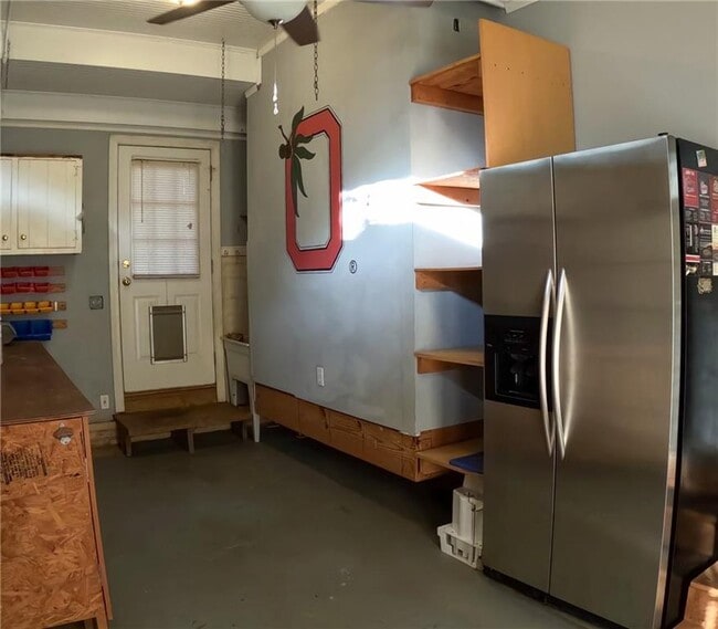 Building Photo - 998 Ferncliff Rd NE