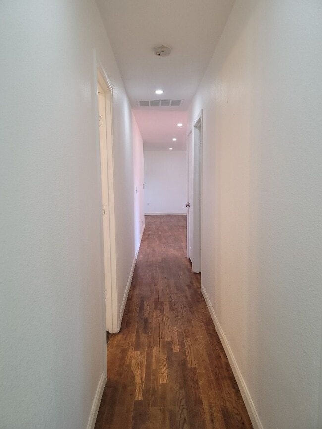 Building Photo - Remodeled 3 bed/2 bath in High Point/West ...