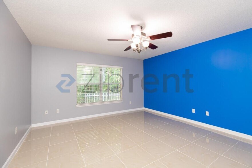 Building Photo - Unit
