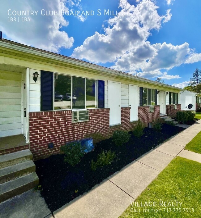 Building Photo - 811 Country Club Rd
