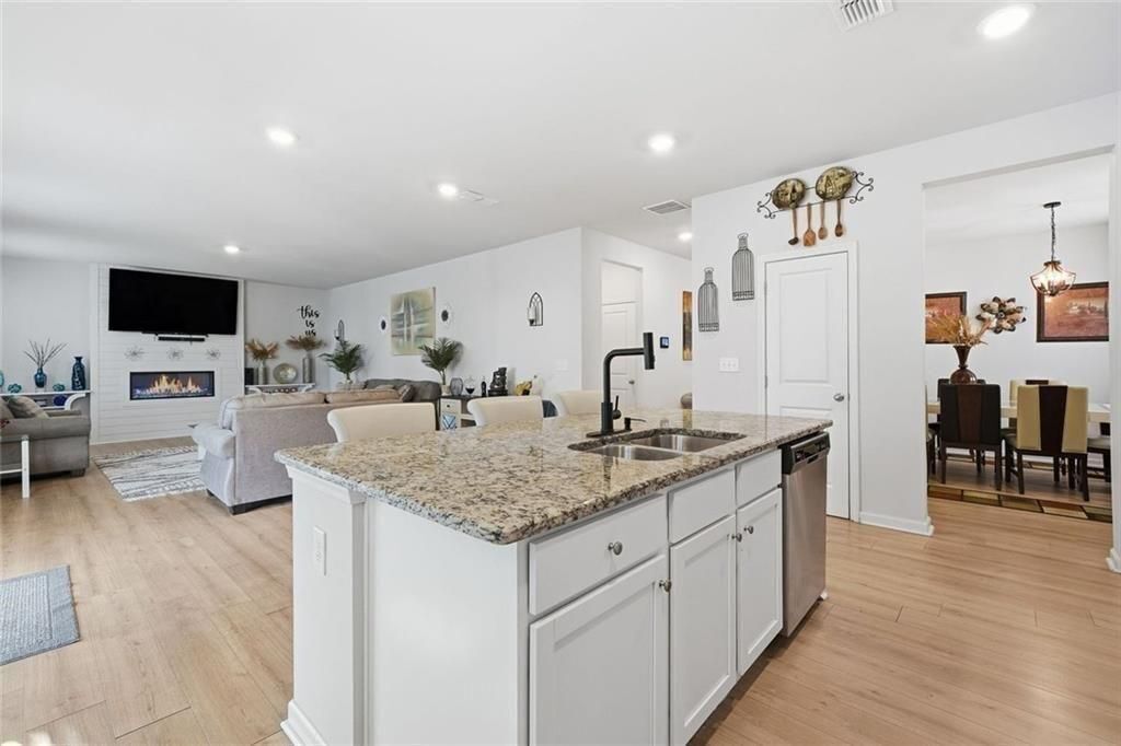 Building Photo - 196 Summit Pointe Dr