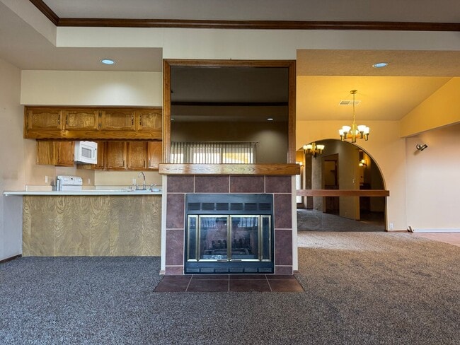 Building Photo - Mid-century Modern Garden Home!