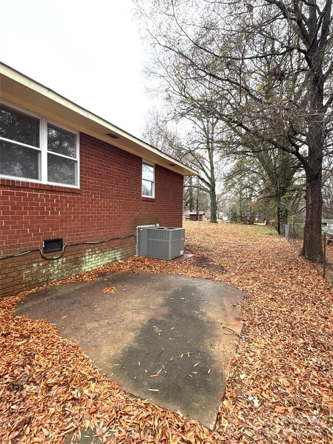 Building Photo - 1522 Browns Ave