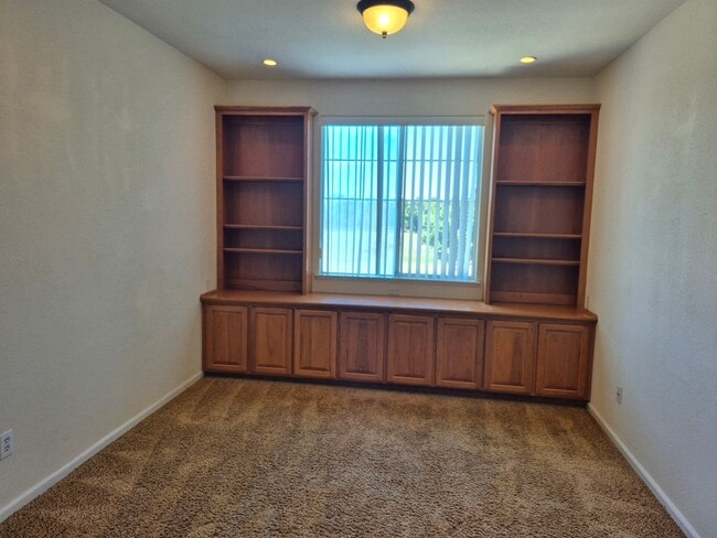Building Photo - Beautiful 4 bedroom 3.5 bath in Natomas Park