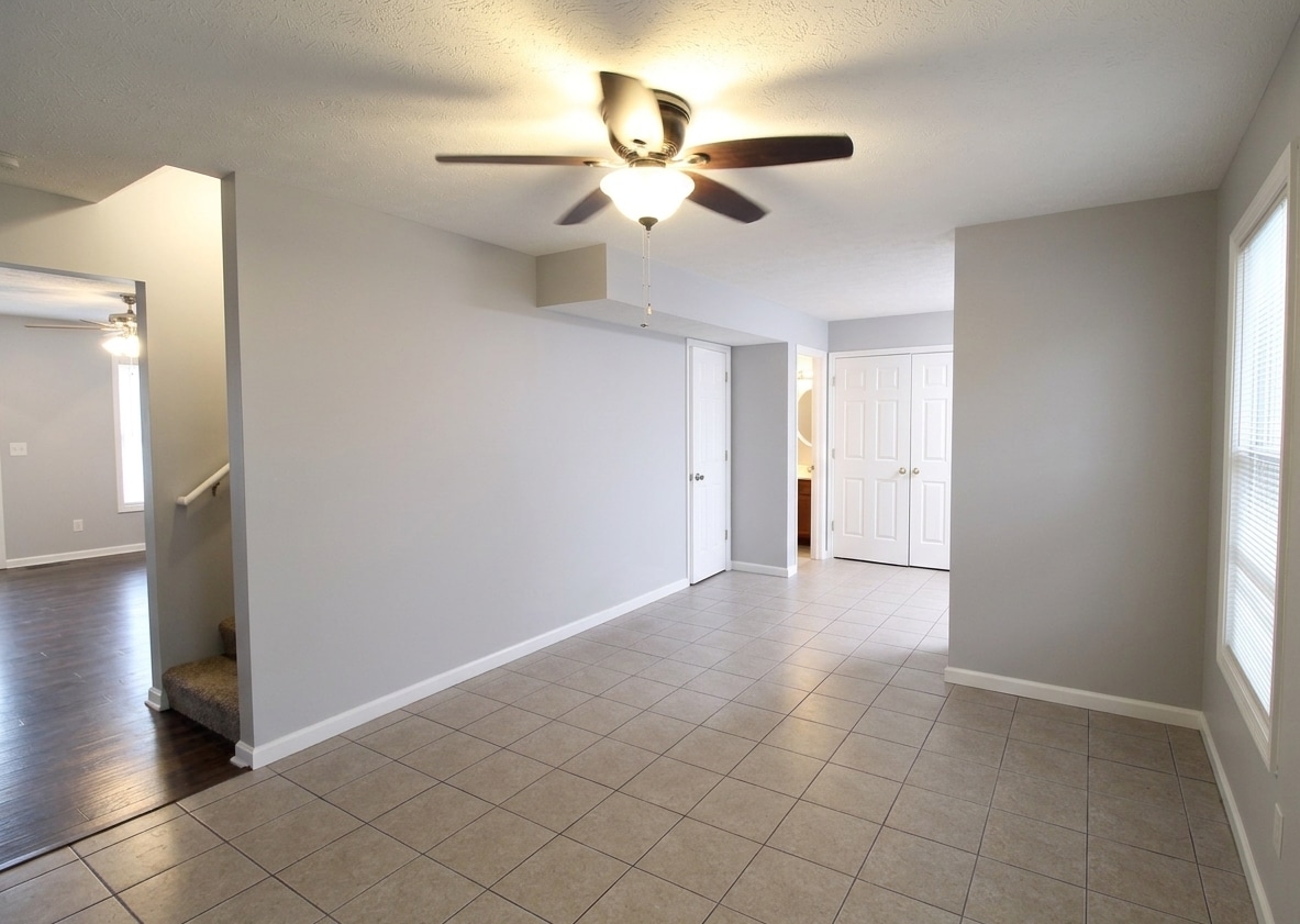 Building Photo - 561 Hampton Way