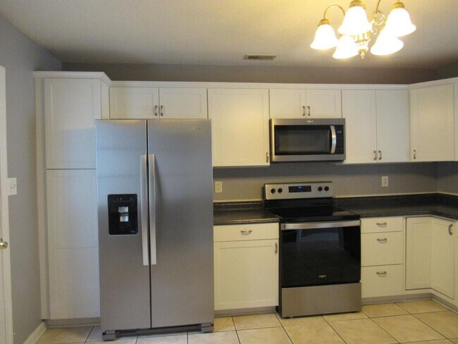 Building Photo - 1073 W Pueblo Dr