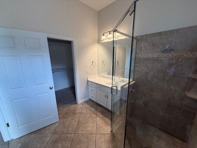 Building Photo - 2522 Chantilly Ave