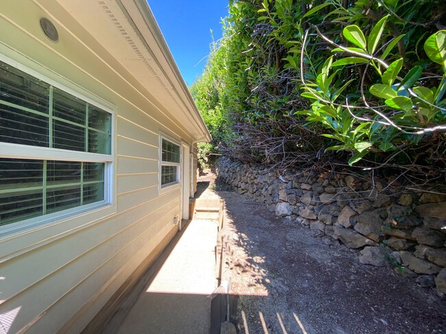 Building Photo - Charming Single Family Home in Multnomah