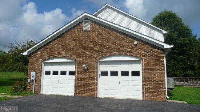 Building Photo - 11961 Lexington Dr