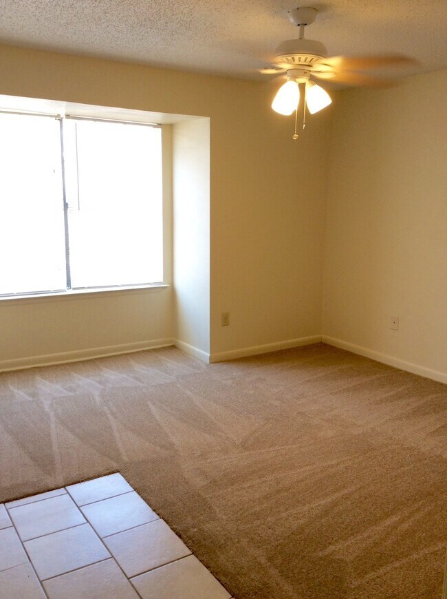 Building Photo - 2265 Anne Marie Dr