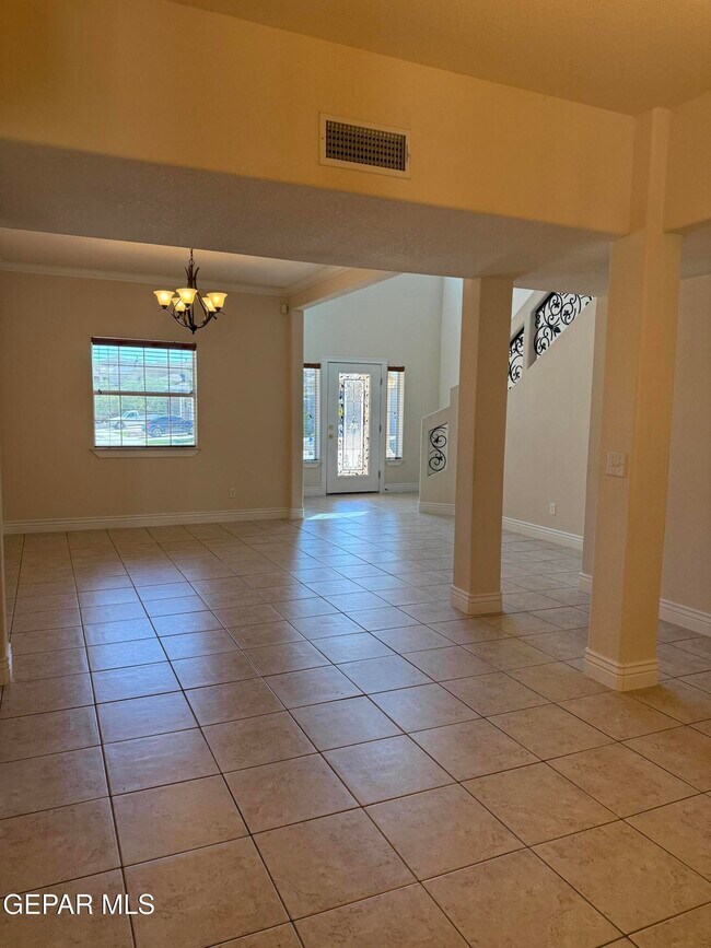 Building Photo - 3737 Tierra Campa Dr