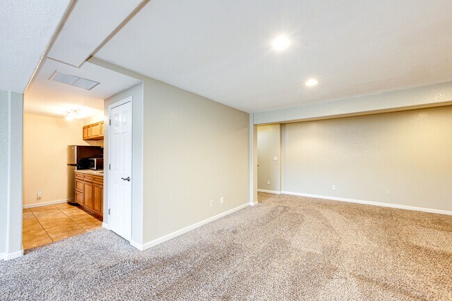 Building Photo - 9476 Morning Glory Way