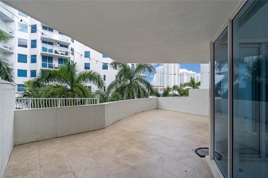 Building Photo - 3000 NE 188th St