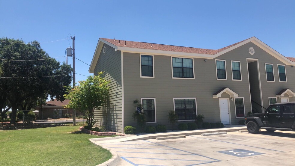 Primary Photo - 1305 Kings Way