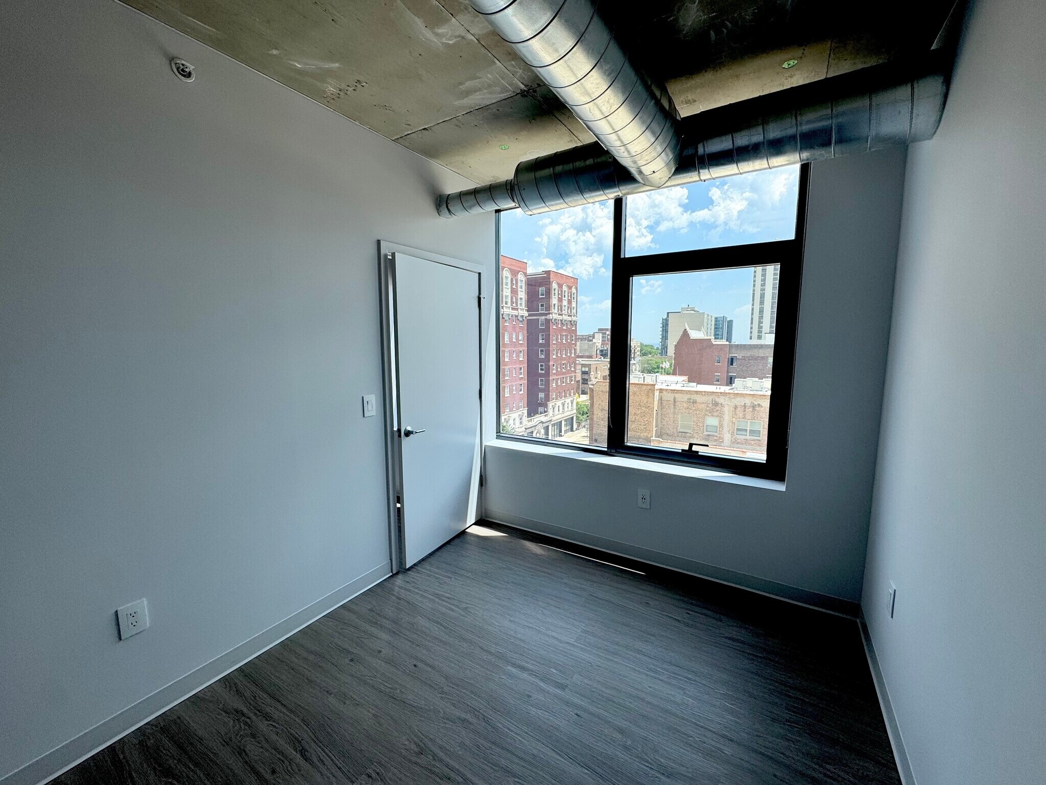 Building Photo - 4539 N Sheridan Rd