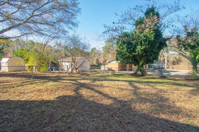 Building Photo - 3 Bedroom 2 Bathroom Fully Updated!!