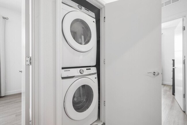 Building Photo - 384 Famagusta Dr