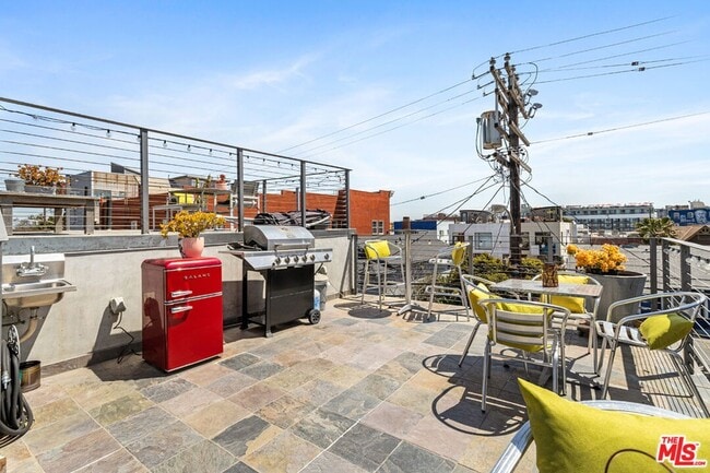 Building Photo - 24 Westminster Ave