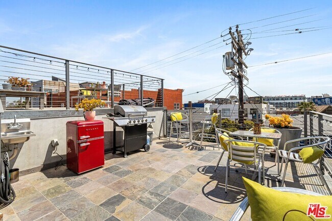 Building Photo - 24 Westminster Ave