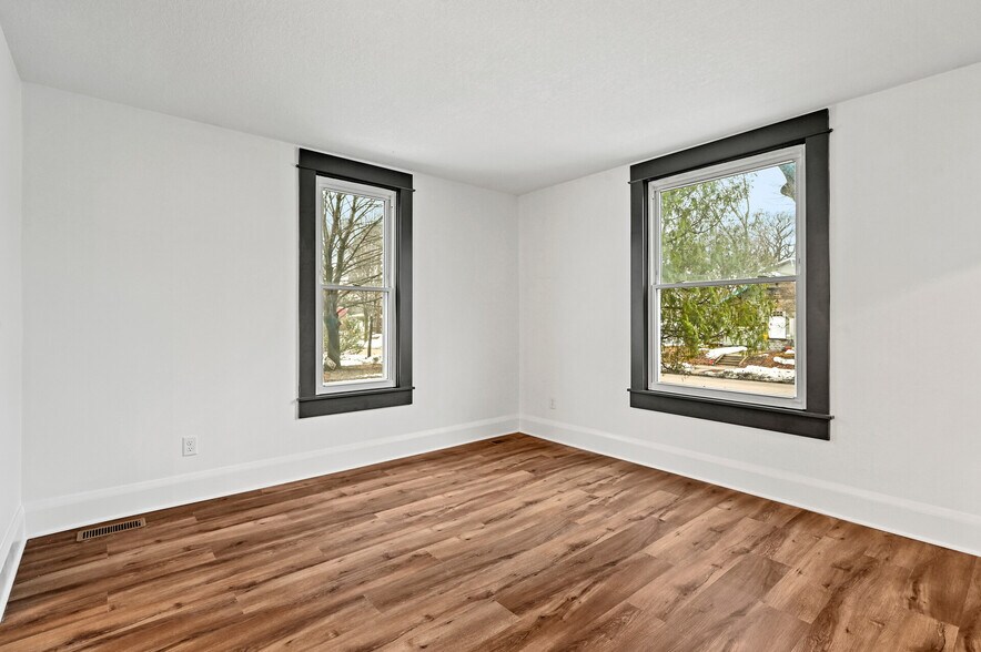 Building Photo - 3127 33rd Ave S