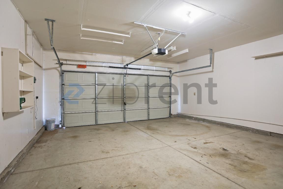 Building Photo - 1833 Rail St