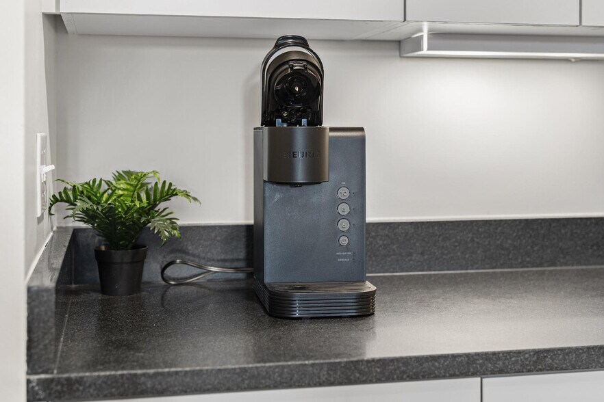 Building Photo - 601 Albany St