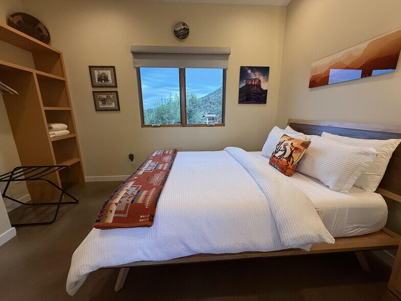 Building Photo - 105 Rojo Dr